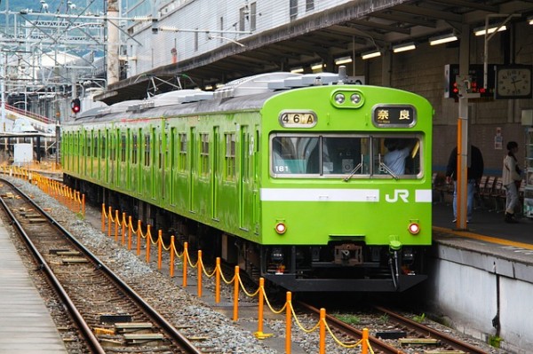 green-train-219618_640
