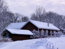 どのくらいの積雪で、屋根の雪下ろしは必要か？