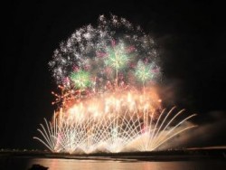 夏を盛り上げる風物詩。新潟県の代表的な夏イベント「越後三大花火」