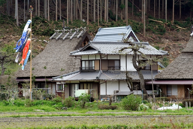 thatched-japanese-house-3-1212754-639x425