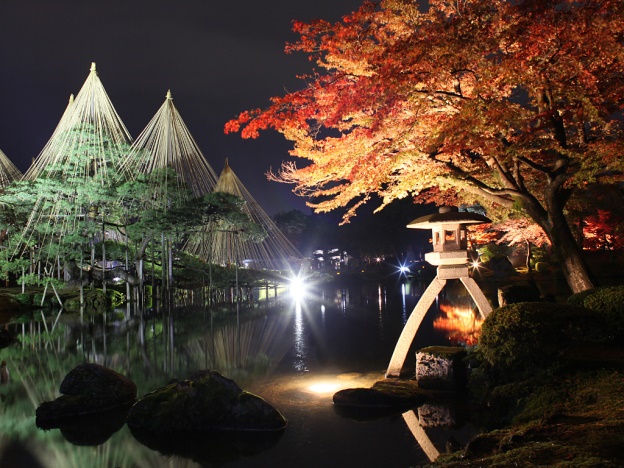 石川県・金沢の秋の紅葉ライトアップ、兼六園は11月18日から開催 石川県・金沢の秋の紅葉ライトアップ、兼六園は11月18日から開催