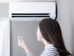 冬にエアコンを効率的に使って部屋を暖める方法