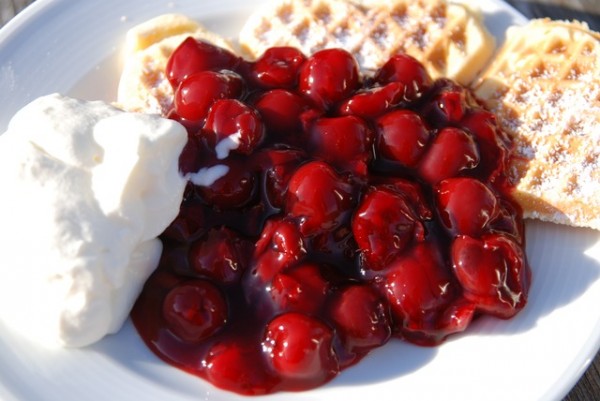 sour-cherries-1137_640-600x401