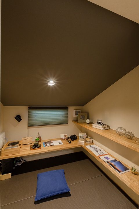勾配天井の部屋の使いかた事例を紹介します オスカーホーム 富山 石川 福井 新潟