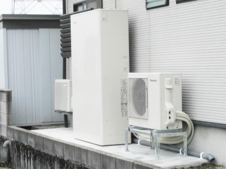 ひと手間で エコキュートのタンク エアコン室外機のキレイが長続き 富山 石川 福井 新潟のオスカーホーム