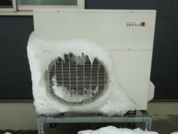 【コールセンターより】給湯器及びエコ暖室外機凍結時の対処法